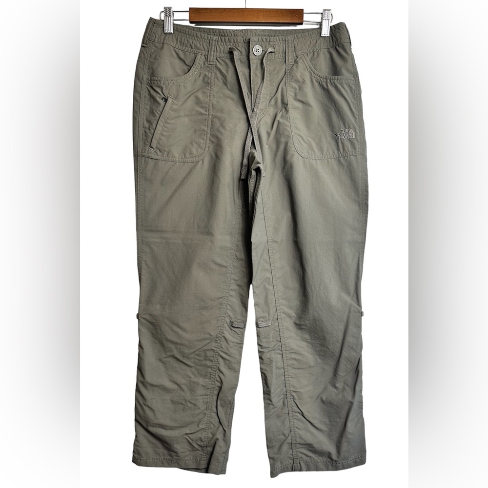 The North Face Women's Roll-Up Pants Hunter Green Color Size 8 Short